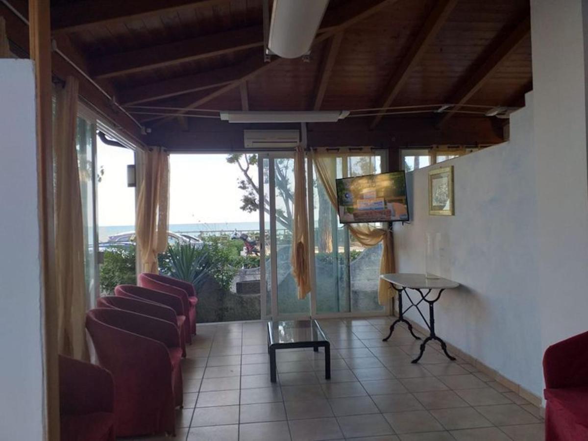 Room In Bb - Spacious Double Room Beside The Sea Pineto Exteriér fotografie