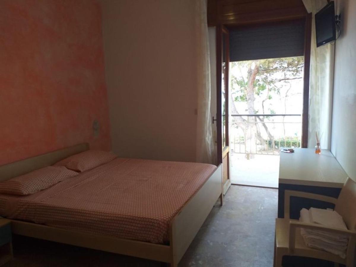 Room In Bb - Spacious Double Room Beside The Sea Pineto Exteriér fotografie